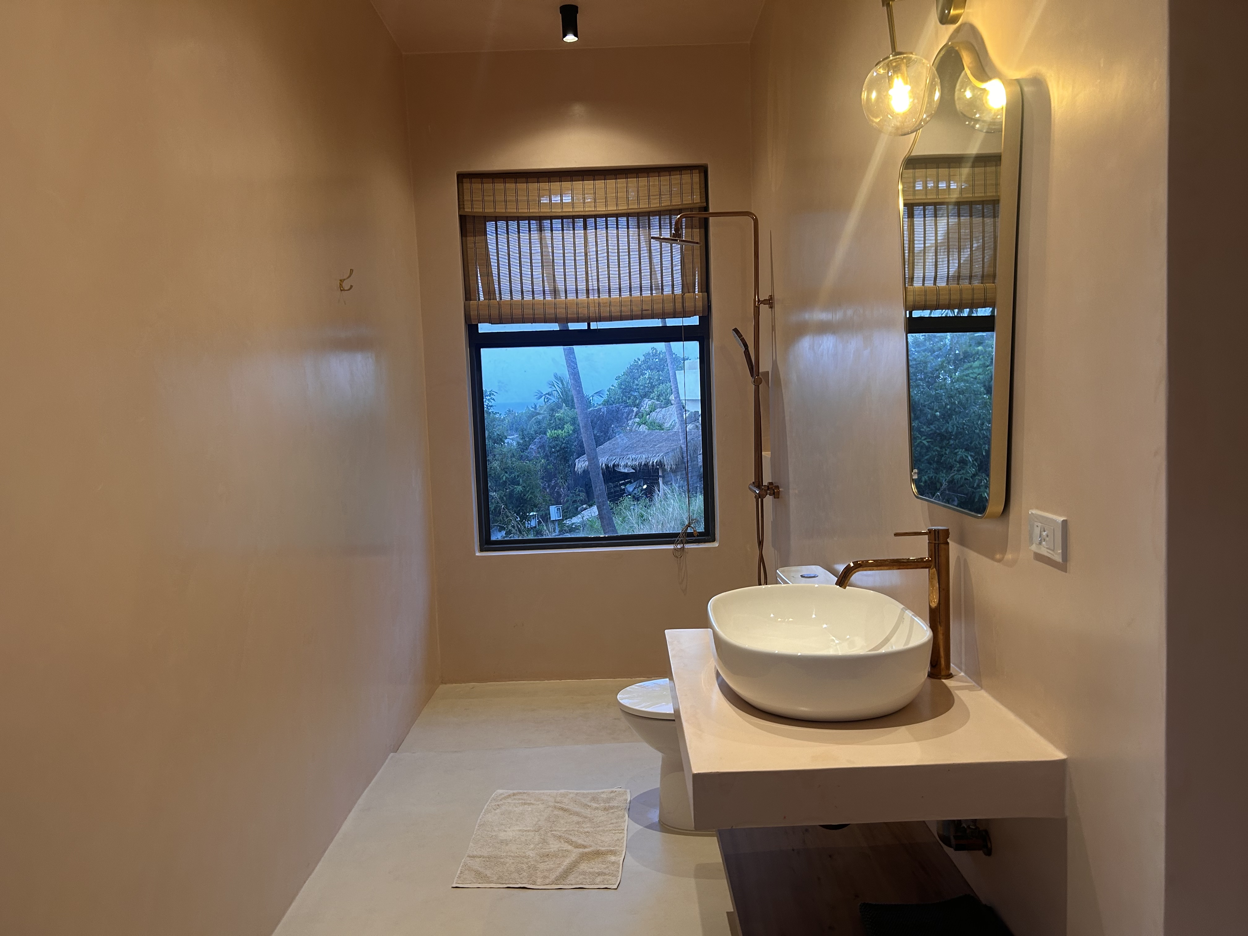 Secondary Bathroom 1